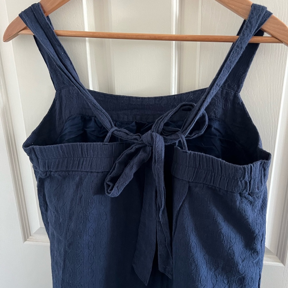 Carve design loose fit dress. - Picture 2 of 3